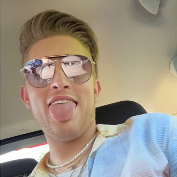 Meet your Posher, Roger - Picture 1 of 1